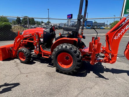 Kubota Tractor - Front Loader and Back Loader