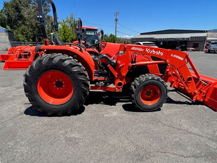 LA1065 Kubota Tractor